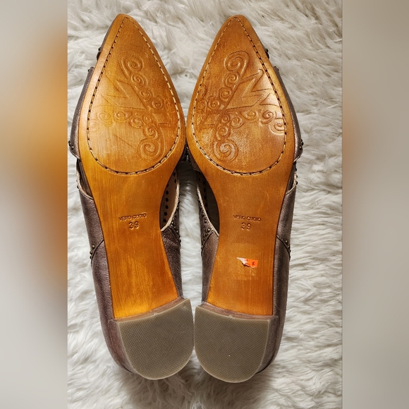 NWT ($220.00) Modern Vintage studded gold leather pointed-toe kitten hee… - Picture 4 of 4